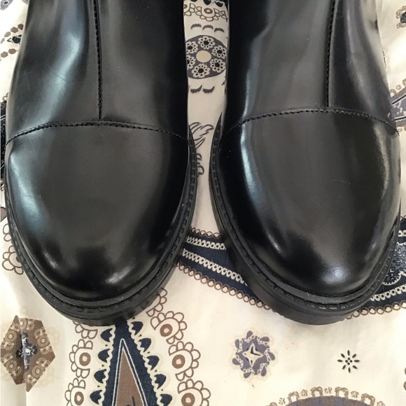 Black Leather Ankle Boots with Gold Zipper - Picture 5 of 8